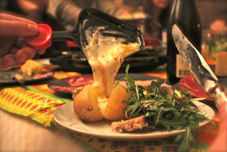 Quelle est la juste quantité de raclette par personne ? Le blog des petits